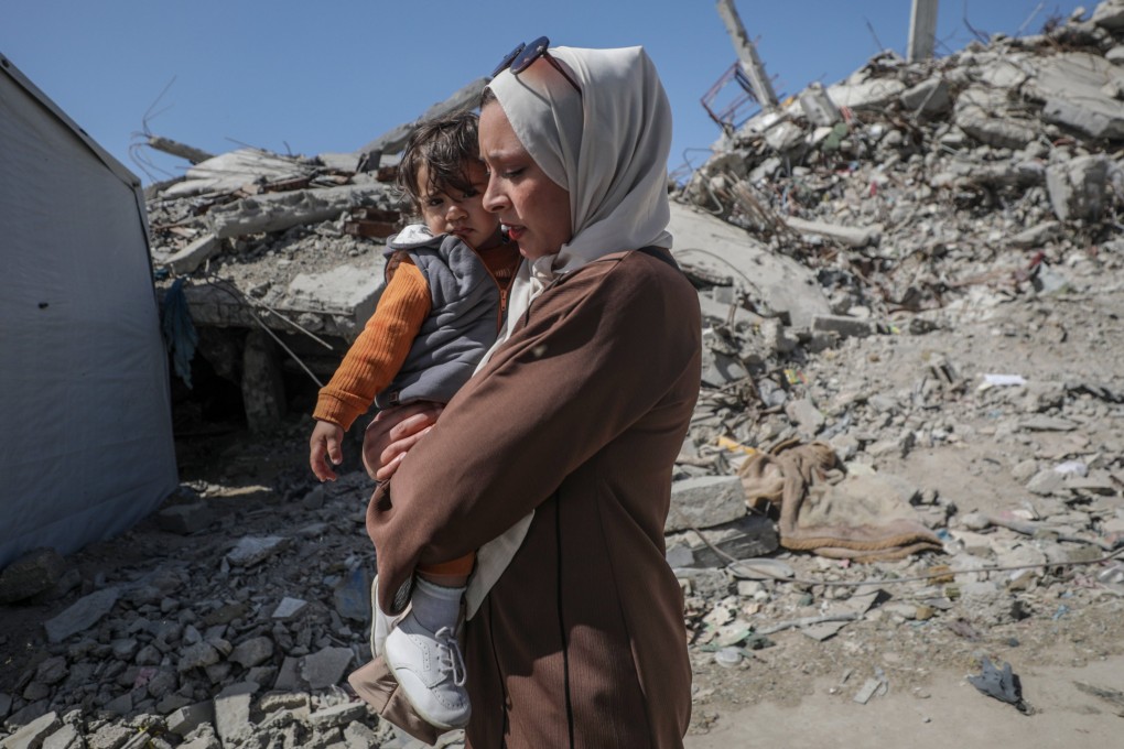 Internally displaced Palestinians walk past the rubble of destroyed buildings in the Jabalia refugee camp, northern Gaza Strip, on Thursday. Photo: EPA-EFE