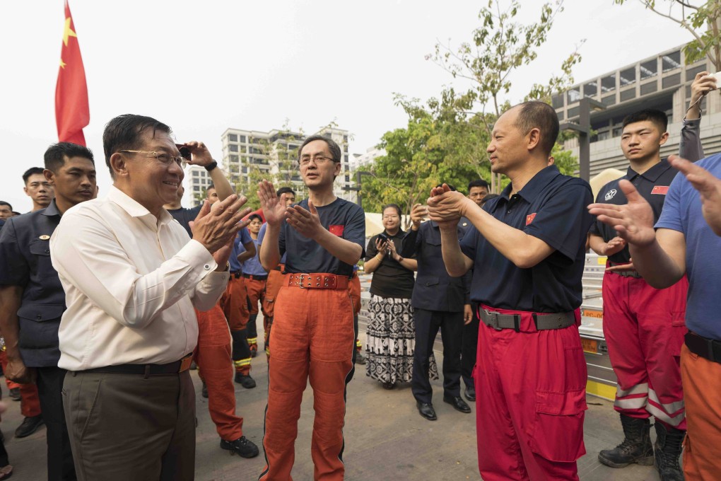 Myanmar’s junta leader Min Aung Hlaing (left, front) visits the camp of Chinese rescue teams in Mandalay on Sunday, following the 7.7-magnitude earthquake. Photo: Xinhua