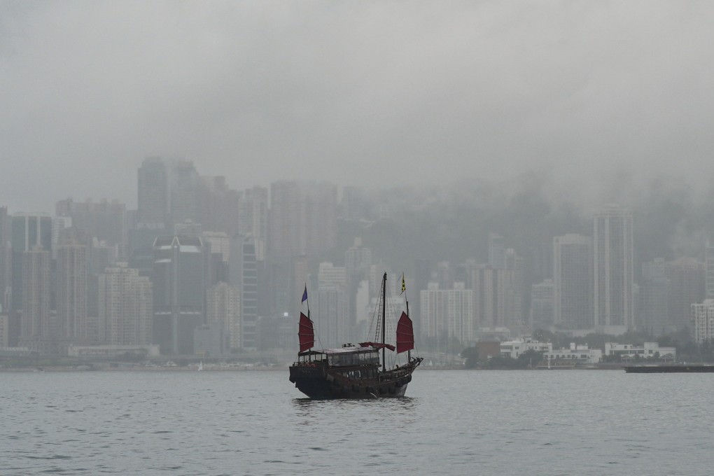 Foggy and drizzly weather over Victoria Harbour on April 5. Photo: Eugene Lee