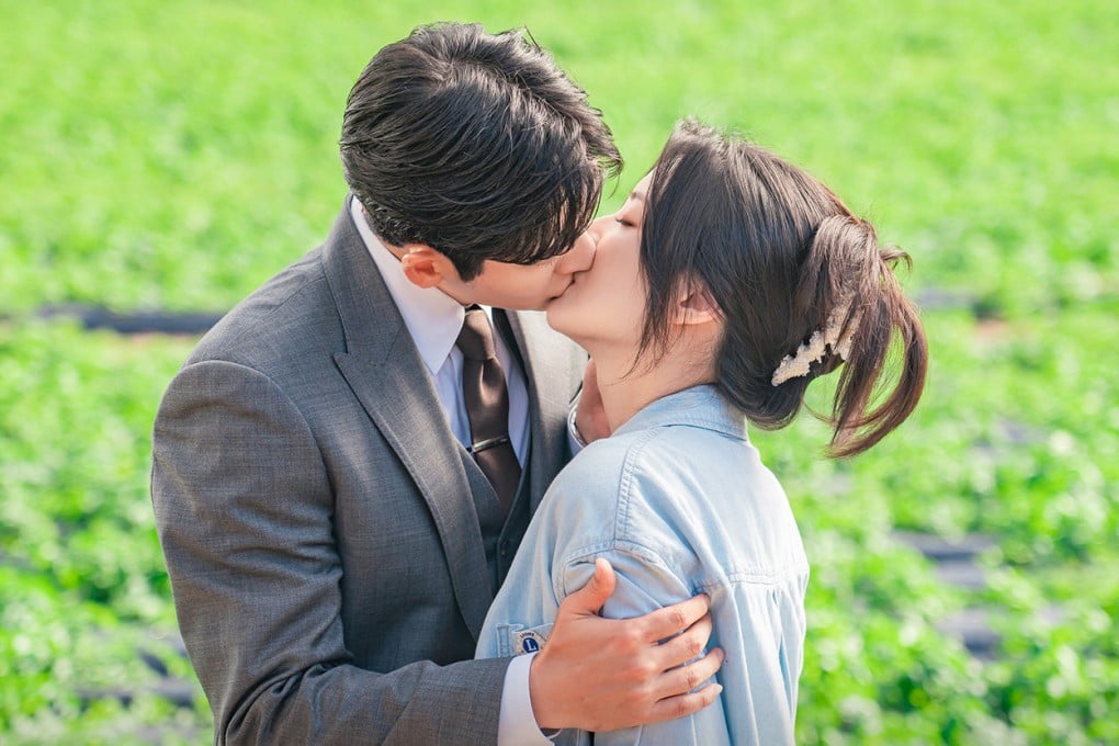 Extraordinary Attorney Woo’s Kang Tae-oh (left) as corporate executive So Baek-ho and Lee Sun-bin as headstrong researcher Kim Mi-kyung in a still from The Potato Lab, a Korean drama series on Netflix. Photo: Online