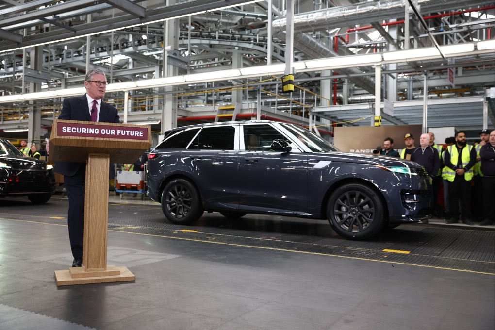 British Prime Minister Keir Starmer delivers a speech during his visit to the Jaguar Land Rover factory in Solihull on April 7. Photo: EPA-EFE