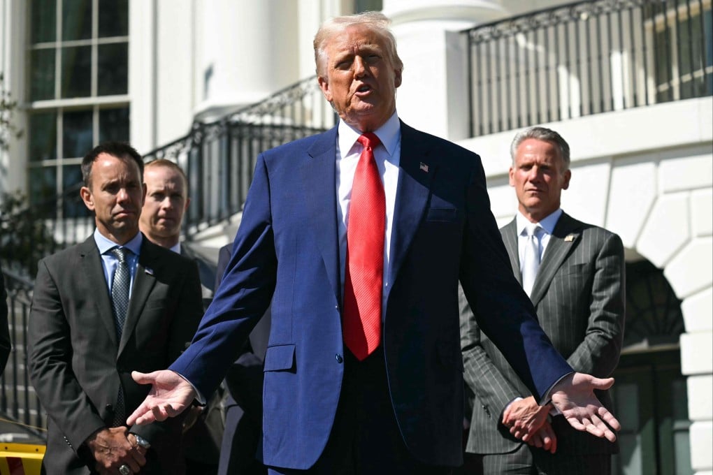 Việc Tổng thống Hoa Kỳ Donald Trump đột ngột thay đổi thuế quan đối với hầu hết các quốc gia - ngoại trừ Trung Quốc - đã làm tăng thêm sự biến động cho thương mại toàn cầu. Ảnh: AFP