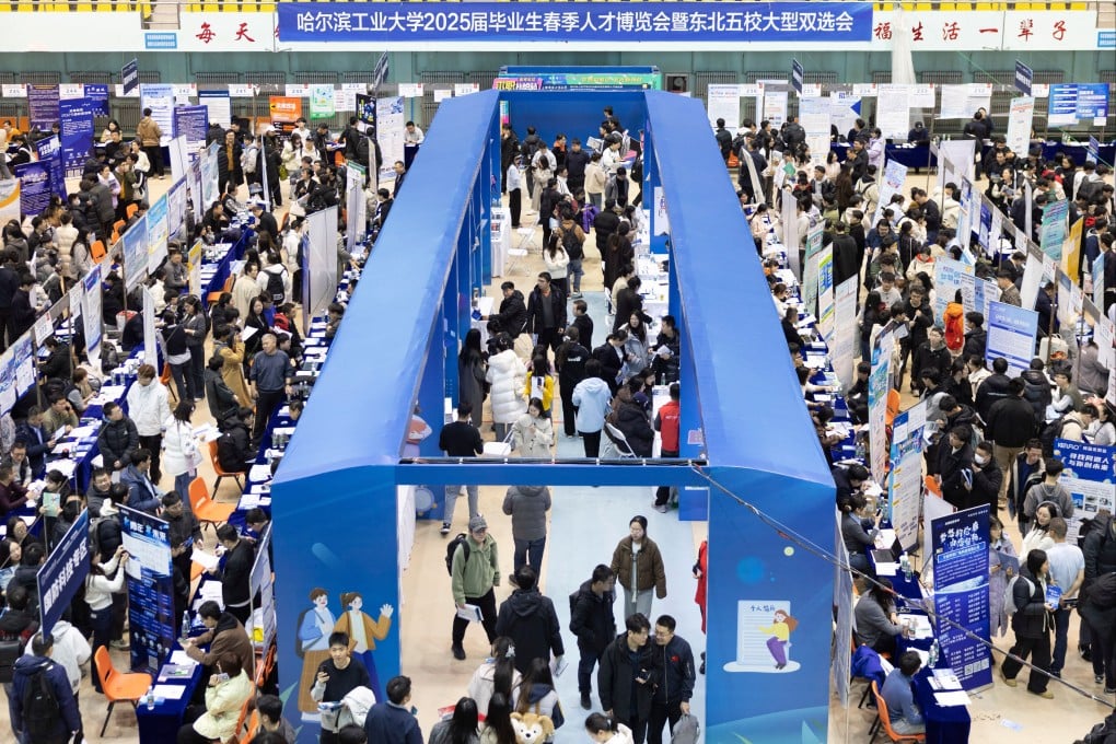 Students attend a job fair at Harbin Institute of Technology on March 26. Photo: Xinhua