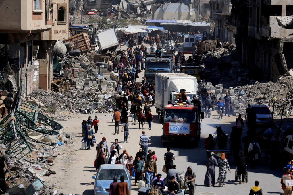 Palestinians flee areas in the eastern part of Gaza City after the Israeli army issued evacuation orders on Friday. Photo: Reuters