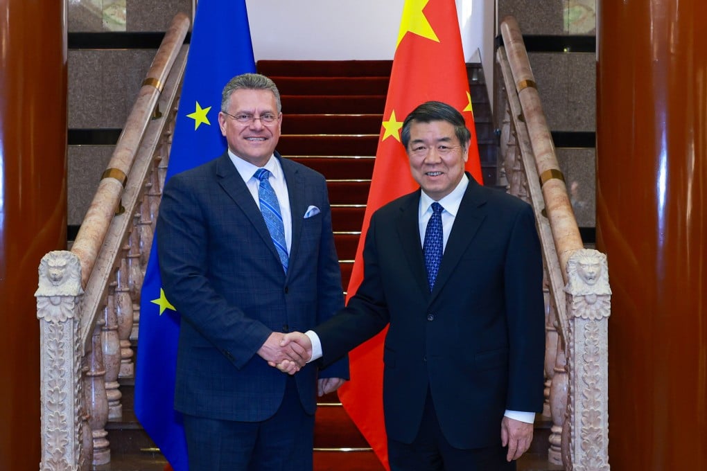 Chinese Vice Premier He Lifeng (Right) meets with European Commissioner for Trade and Economic Security Maros Sefcovic in Beijing, China, March 27, 2025. Photo: EPA-EFE