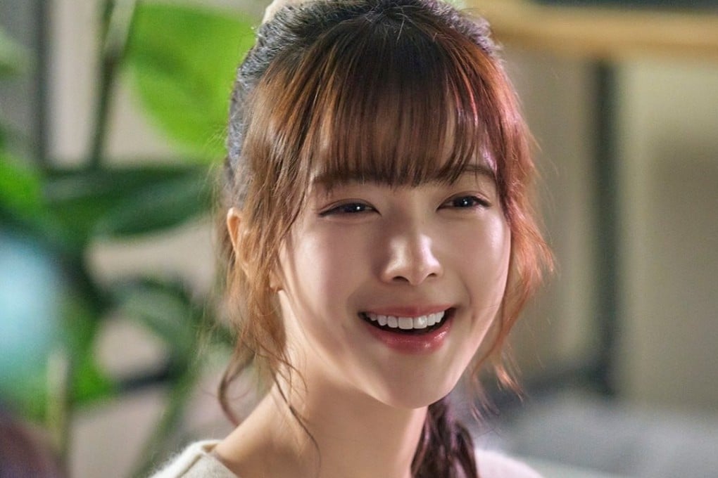Roh Jeong-eui as gifted sculpture major Bunny in a still from Crushology 101. Between its nauseating visuals, its shallow characters, and its uninspired clichés, the K-drama fails to entertain.