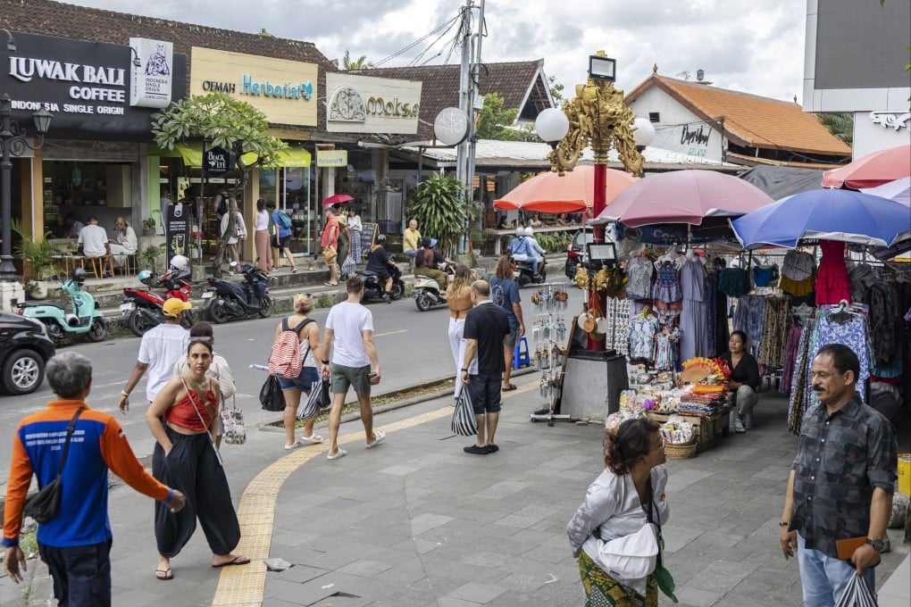 Tourists shop at an art market during the Eid al-Fitr holidays in Bali, Indonesia earlier in April. Photo: EPA-EFE