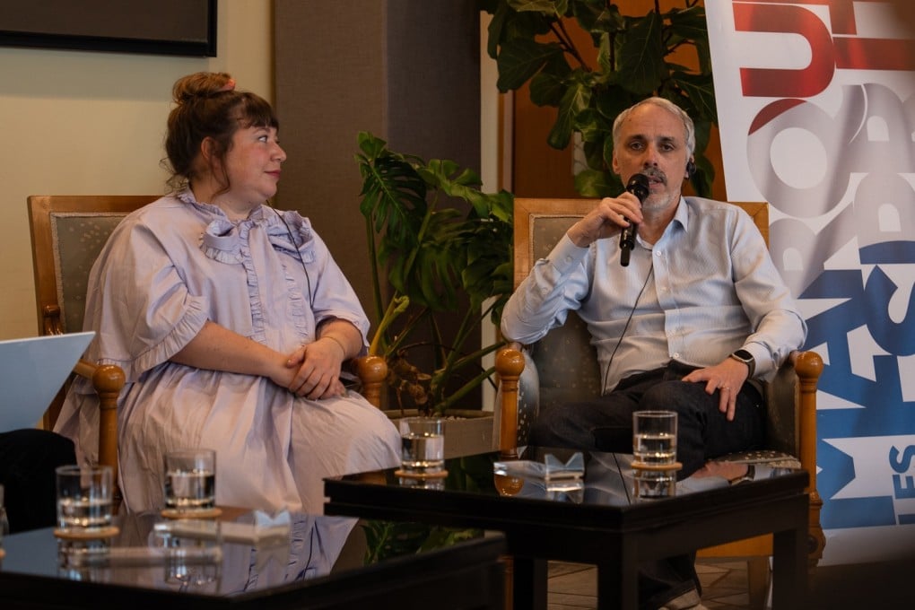 French artist Poppy Fusée (left) and Un Plan Simple CEO Leslie Dubest at the inaugural Atelier K-pop conference at the French embassy in western Seoul. Korean and French music professionals collaborated in the songwriting camp.