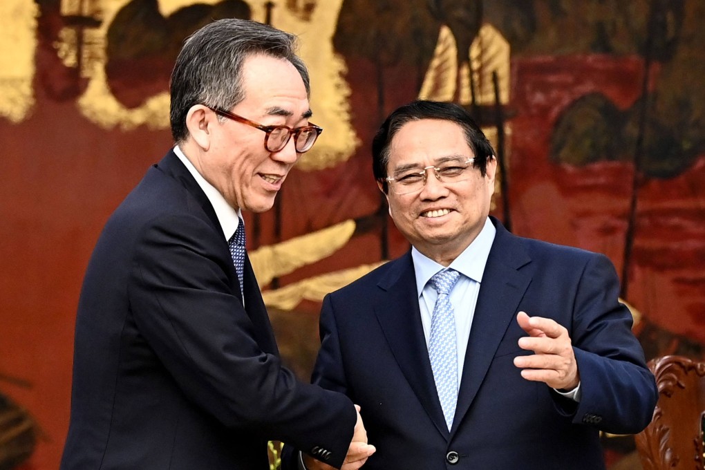 South Korea’s Foreign Minister Cho Tae-yul (left) shakes hands with Vietnam’s Prime Minister Pham Minh Chinh during a meeting in Hanoi on Wednesday. Photo: AFP