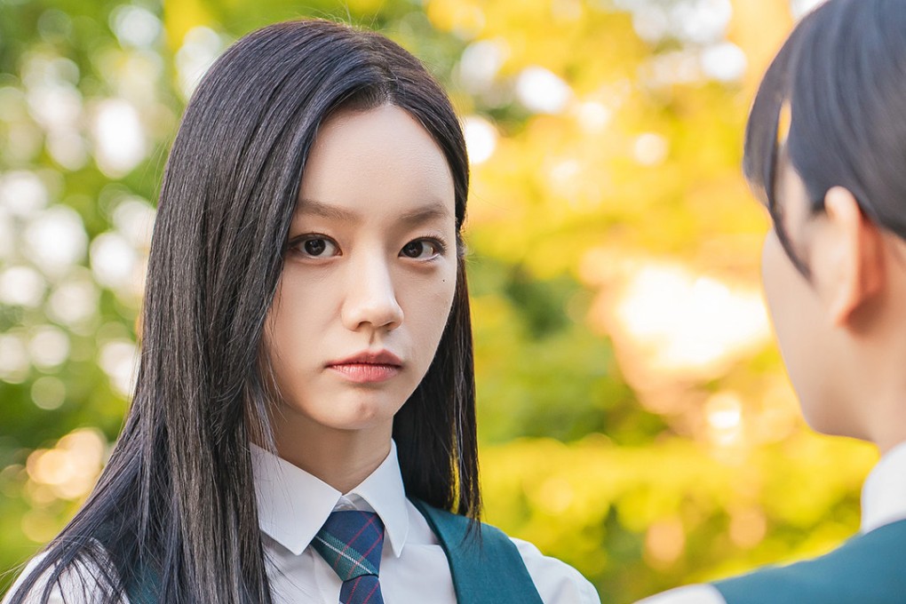 Lee Hye-ri as popular student Yu Je-yi in a still from Netflix K-drama Friendly Rivalry.