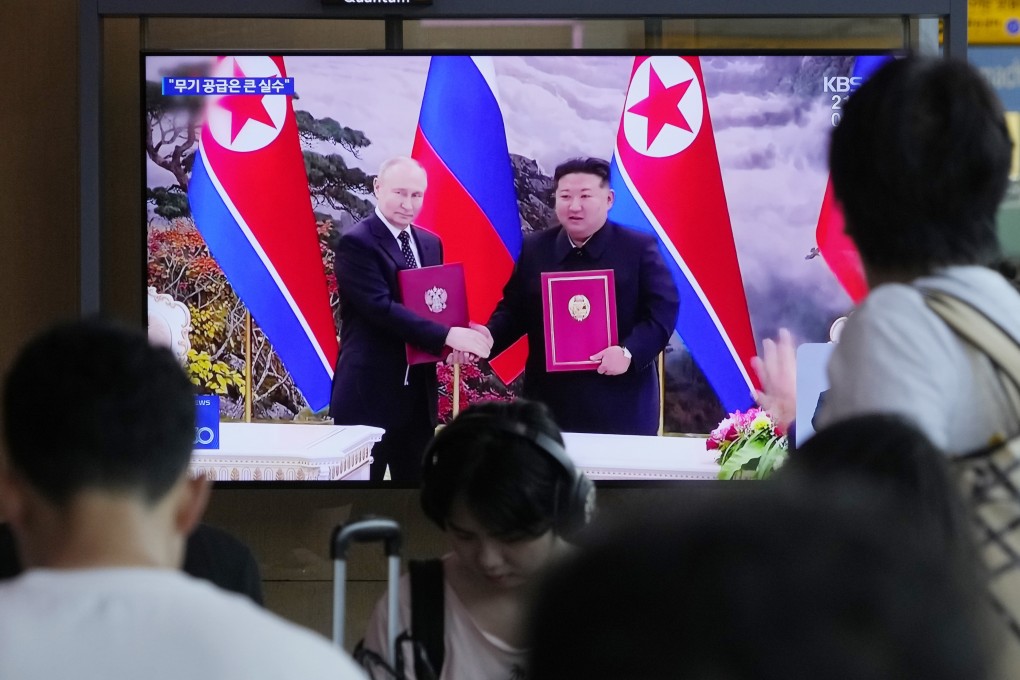 A TV screen shows an image of North Korean leader Kim Jong-un (right) and Russian President Vladimir Putin in Pyongyang during a news programme at the Seoul Railway Station in Seoul on June 21, 2024. Photo: AP