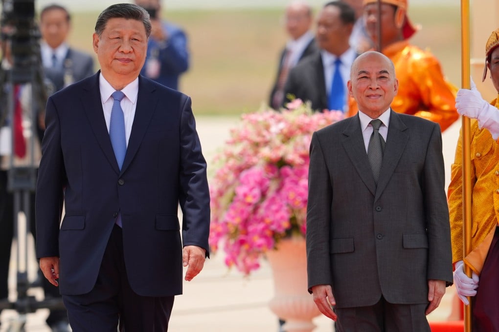 China’s President Xi Jinping (left) and King Norodom Sihamoni, who personally greeted the Chinese leader on his arrival in Cambodia on Thursday. Photo: AP