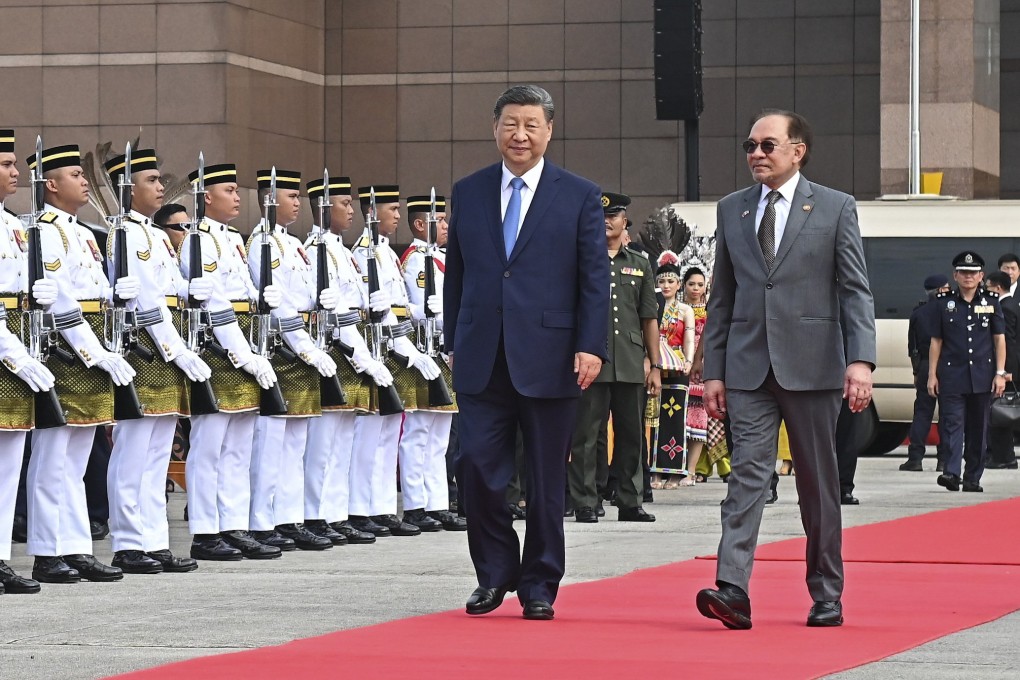 Chinese President Xi Jinping (C) accompanied by Malaysia’s Prime Minister Anwar Ibrahim (R) while walking towards an aircraft for departure at the Bunga Raya Complex in Sepang, outside Kuala Lumpur, Malaysia, on April 17. Xi departed to Cambodia after three day state visit to Malaysia.  Photo: EPA-EFE