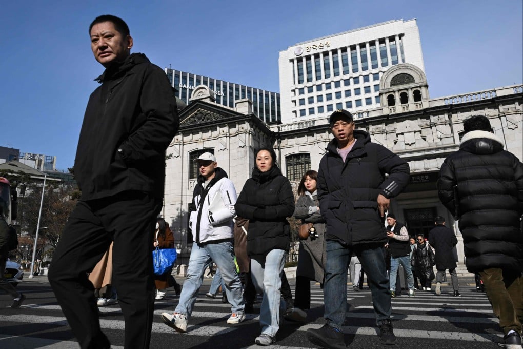 Pedestrians in Seoul. According to Statistics Korea, the number of Koreans neither working nor looking for a job exceeded 500,000 for the first time in February. Photo: AFP