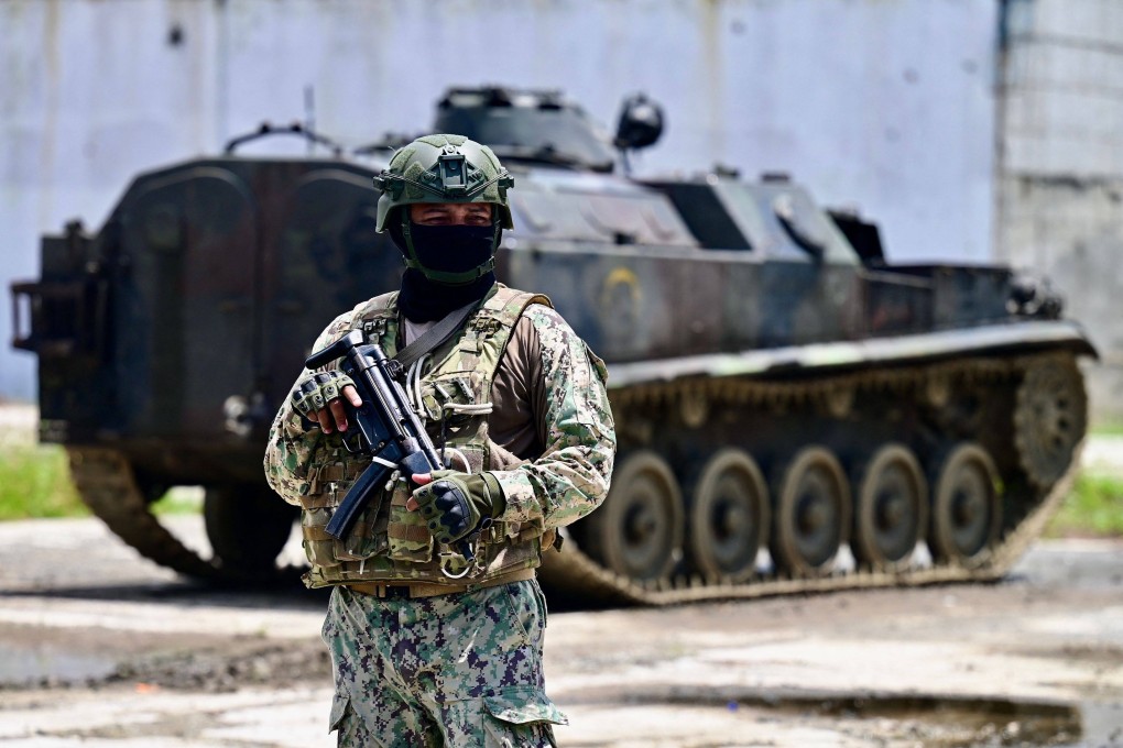A military tank guards the Penitenciaria del Litoral in Guayaquil, Ecuador, on April 9. Photo: AFP