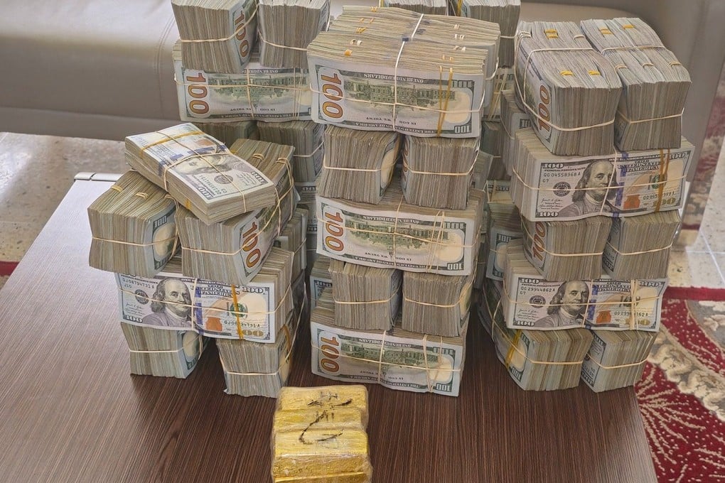 Stacks of money and what is suspected to be gold bars found on an Indian national at Zambia’s international airport. Photo: Facebook/Drug Enforcement Commission