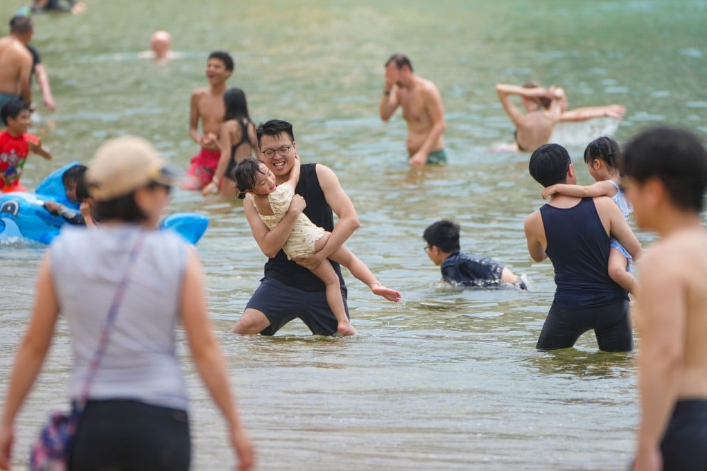 People make the most of the hot weather across the city’s major beaches during the Easter long weekend. Photo: Sam Tsang