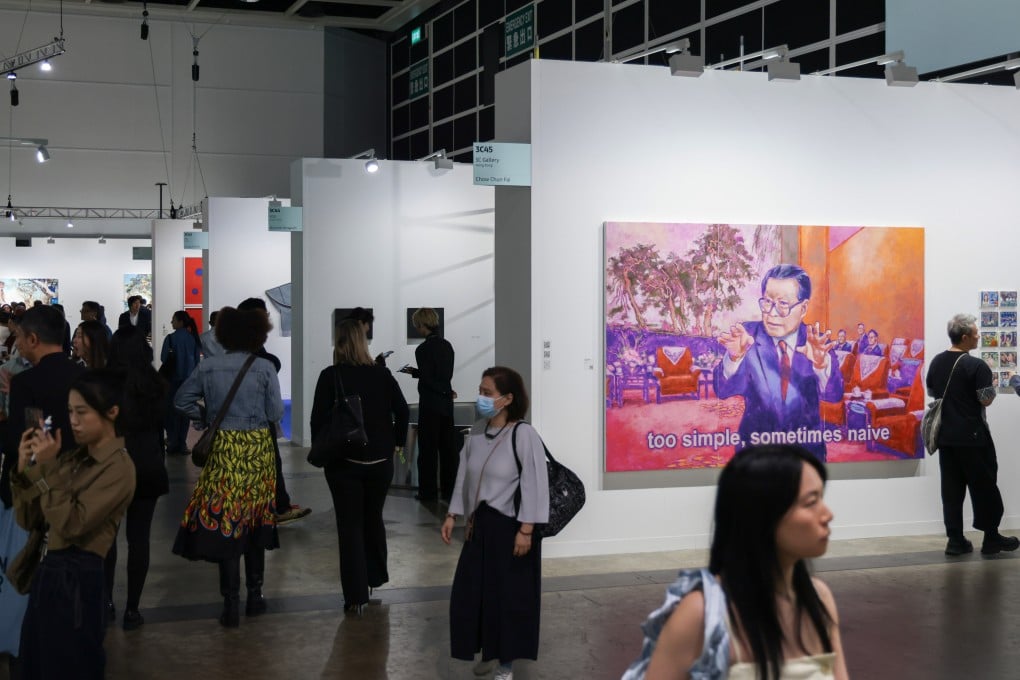 The Art Basel show in Hong Kong last month drew hordes of visitors. Photo: Eugene Lee