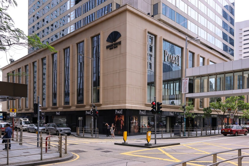 The Mandarin Oriental hotel in the heart of Central is set to undergo a US$100 million renovation. Photo: Nora Tam