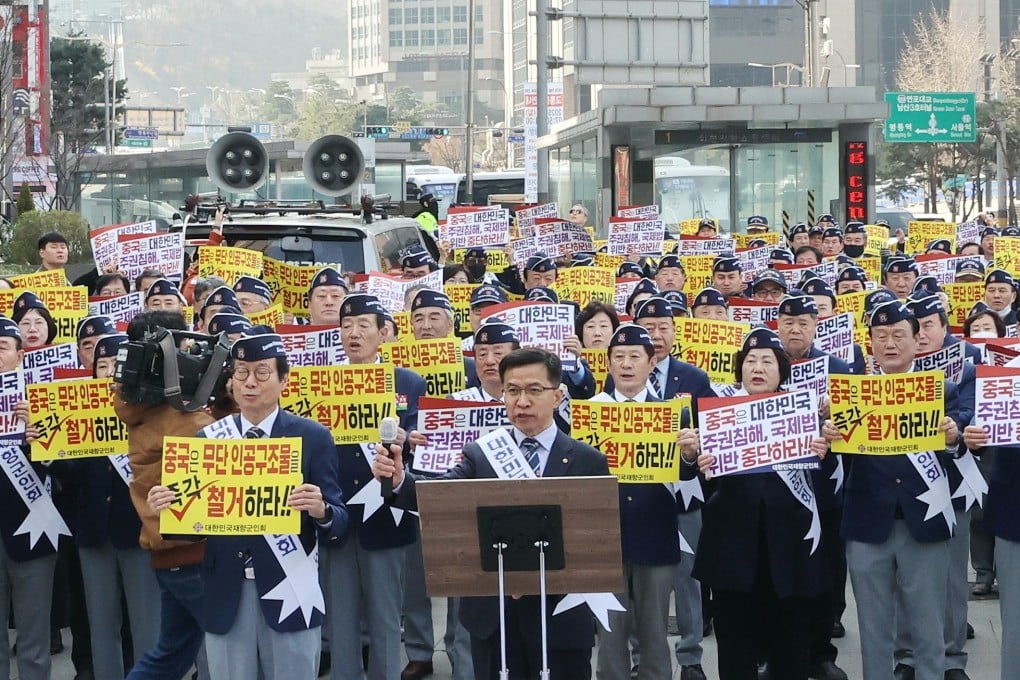 South Korean veterans hold a rally near the Chinese embassy in Seoul last month to denounce China’s installation of steel structures in an overlapping maritime zone between the two countries. Photo: EPA-EFE