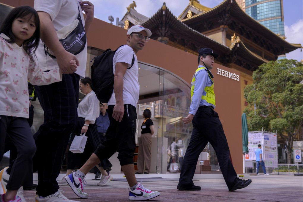 People visit a popular shopping district near Jingan Temple in Shanghai on October 12. Photo: AP