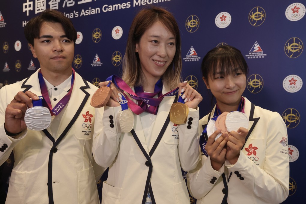 Yang Qianyu (centre) and fellow cyclists Leung Ka-yu (left) and Ceci Lee show off their Asian Games medals from 2023. Photo: Jonathan Wong