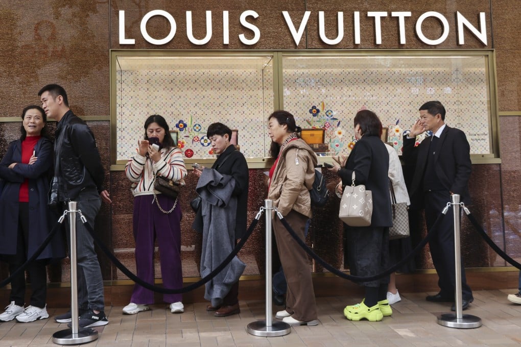 Tourists queue up at the Louis Vuitton boutique in Canton Road, Tsim Sha Tsui, in January. Photo: Jelly Tse