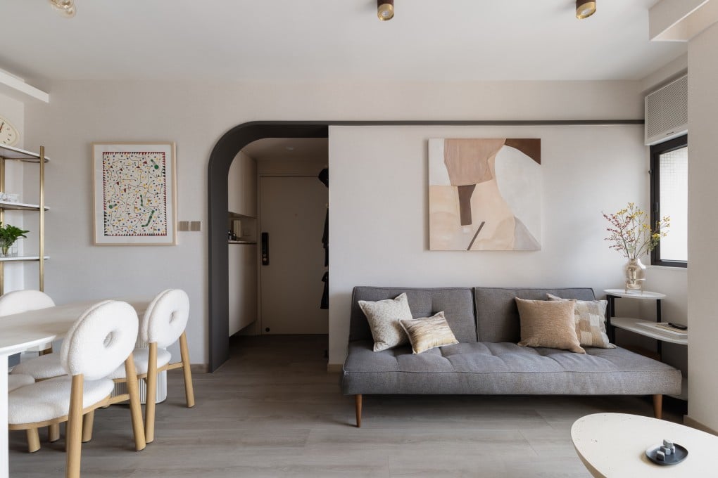Living room of the Tai Hang apartment designed by Arnold Wong, of ARTA Architects. Photo: @matteisthenewblack
