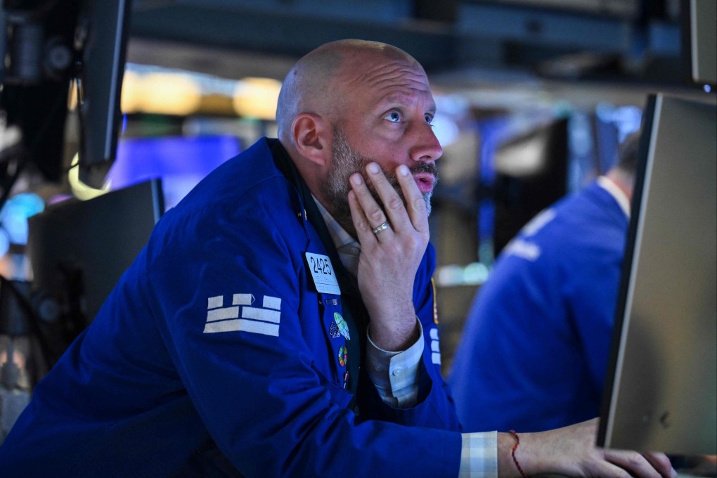 A trader on the floor of the New York Stock Exchange (NYSE) on April 21, 2025. Photo: AFP