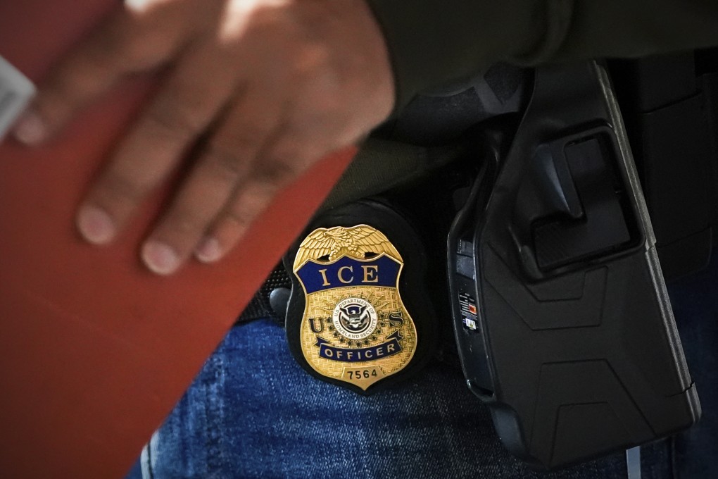A deportation officer with Enforcement and Removal Operations in US Immigration and Customs Enforcement’s New York City field office conducts a brief before an early morning operation in New York in December. Photo: AP