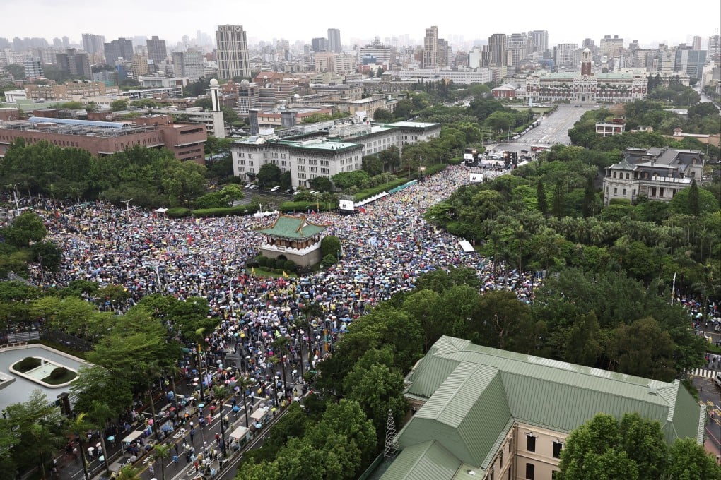 Crowds flood into Ketagalan Boulevard for an opposition rally in Taipei on Saturday. Photo: CNA