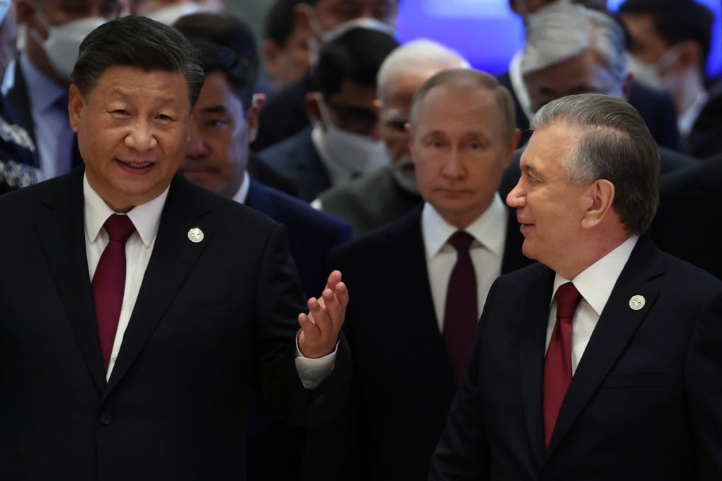 Chinese President Xi Jinping, Russian President Vladimir Putin and Uzbek President Shavkat Mirziyoyev walk into a meeting of the 22nd Shanghai Cooperation Organisation Heads of State Council Summit, in Samarkand, Uzbekistan, on September 16, 2022. Photo: EPA-EFE/Sputnik/Kremlin Pool