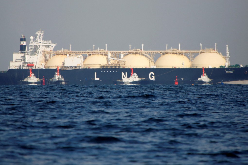 A liquefied natural gas tanker is tugged towards a thermal power station in Futtsu, east of Tokyo, Japan. Photo: Reuters