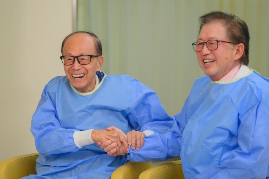 Li Ka-shing (left) with Dr Walton Li, CEO of HKSH Medical Group and Medical Superintendent of Hong Kong Sanatorium & Hospital. Photo: Hong Kong Sanatorium & Hospital