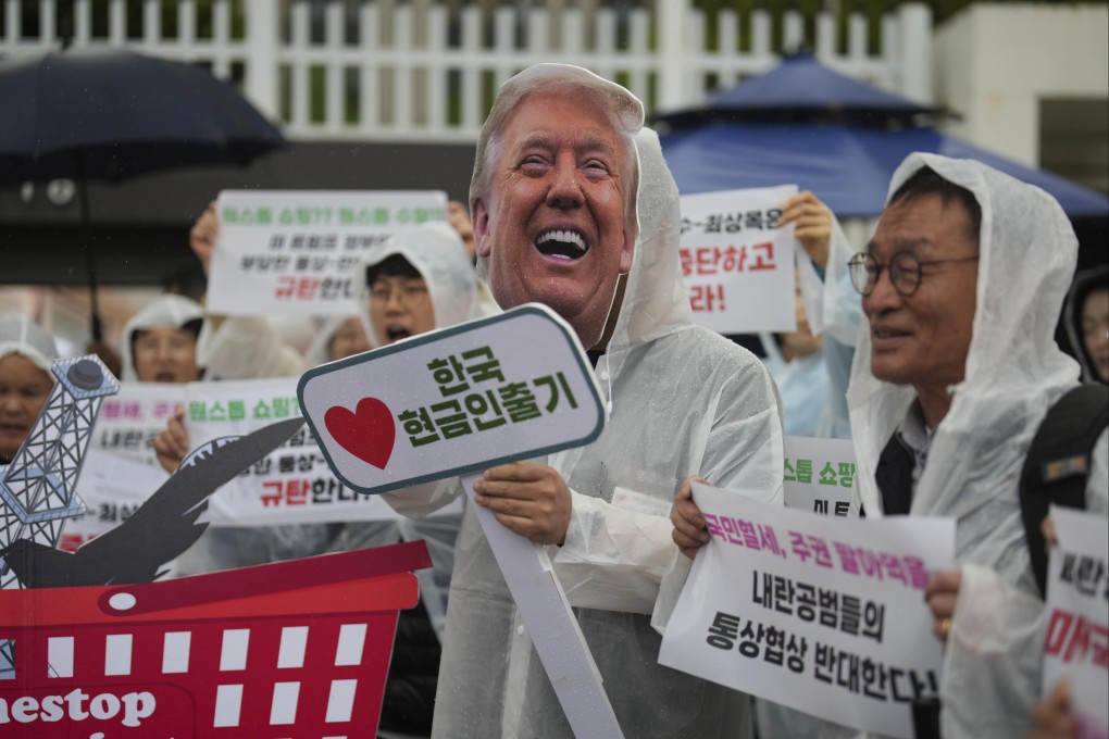 A protester wearing a Trump mask at a demonstration against the US tariffs policy and to demand South Korea’s Acting President Han Duck-soo and Finance Minister Choi Sang-mok resign, in Seoul, South Korea, on April 22. Photo: AP