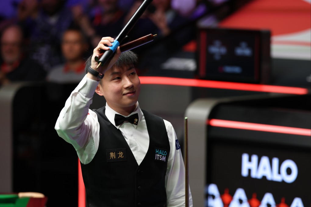 Zhao Xintong acknowledges the crowd after his quarter-final victory over Chris Wakelin. Photo: Xinhua