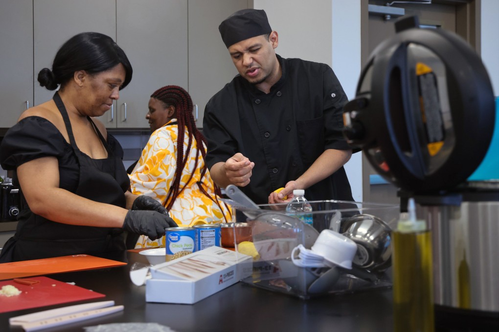At a Blue Zones cooking class in Miami, Florida, chef Luis Montoya teaches people how to cook dishes from the places in the world where people live the longest. Photo: Carl Juste/Miami Herald/TNS