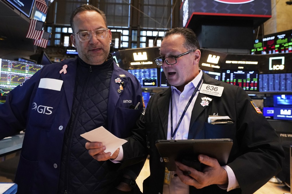 Traders work on the floor of the New York Stock Exchange. Photo: AP