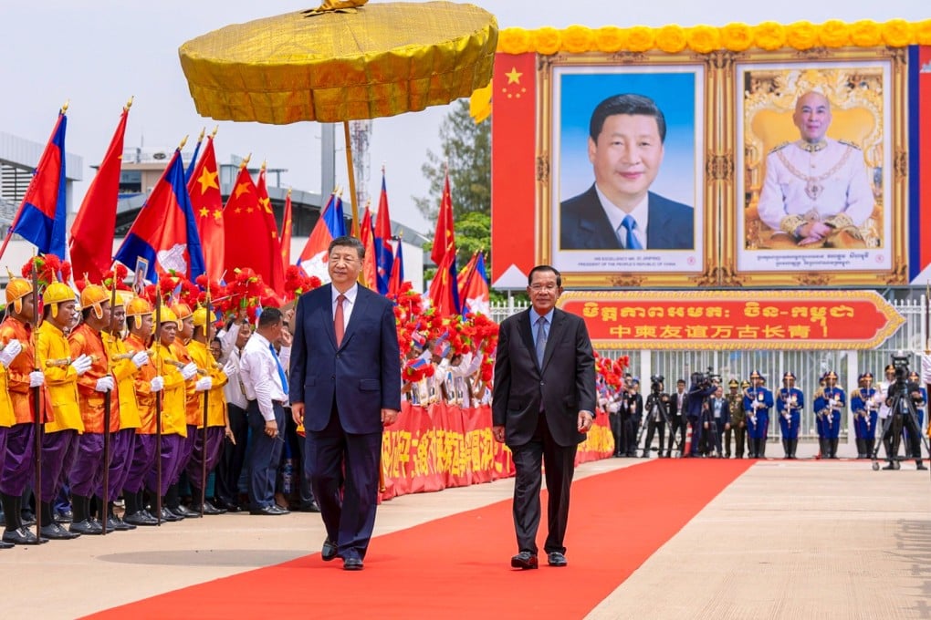 Chinese President Xi Jinping (left) and Cambodian Senate President Hun Sen in Phnom Penh on April 18. Photo: EPA-EFE