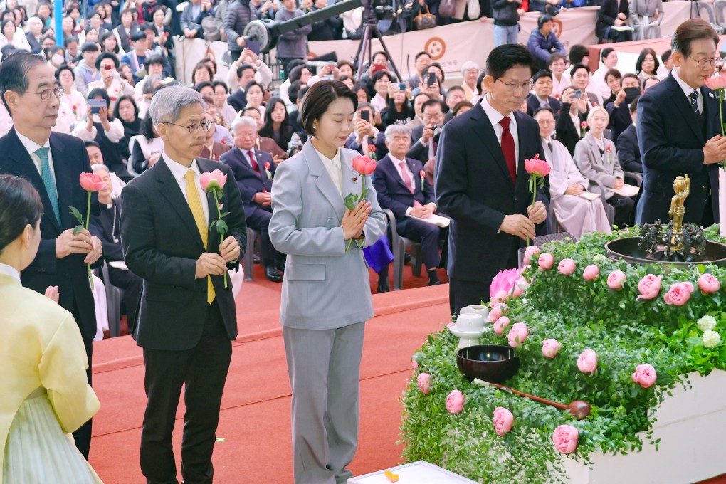 South Korean presidential candidates (from left) Lee Jae-myung of the Democratic Party, Kim Moon-soo of the People Power Party, Kim Jae-yeon of the Jinbo Party and Kwon Young-kook of the Justice Party, and independent preliminary presidential candidate Han Duck-soo at an event in Seoul on Monday. Photo: dpa