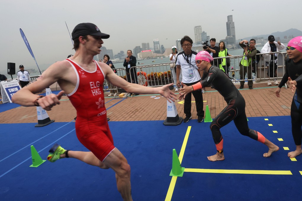 Robin Elg hands over to Tallulah Wright in last month’s Asia Triathlon Sprint Championships relay. Photo: Jonathan Wong