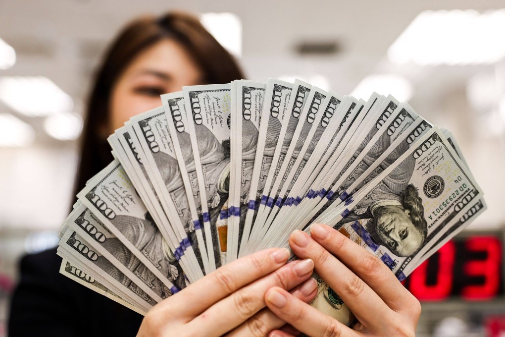 A bank employee poses with US$100 notes in Taipei on May 6. The US dollar rose in Asia on May 6, fuelled by hopes for trade deals to avert US President Donald Trump’s sweeping tariffs. Photo: AFP