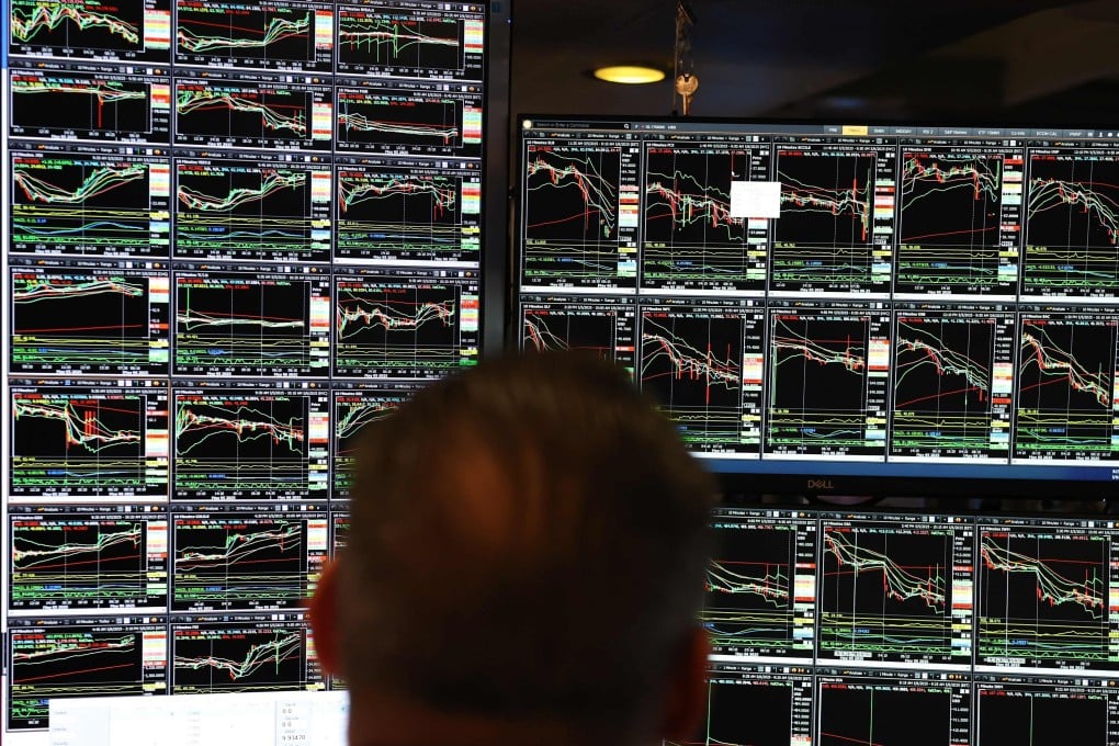 A trader on the floor of the New York Stock Exchange (NYSE) at the opening bell in New York City on May 6, 2025. Photo: AFP.
