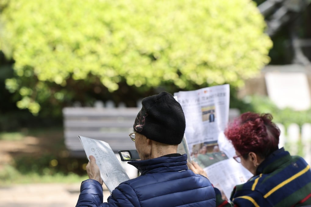 People read in Hong Kong Park in Admiralty on March 8, 2025. Photo: Nora Tam