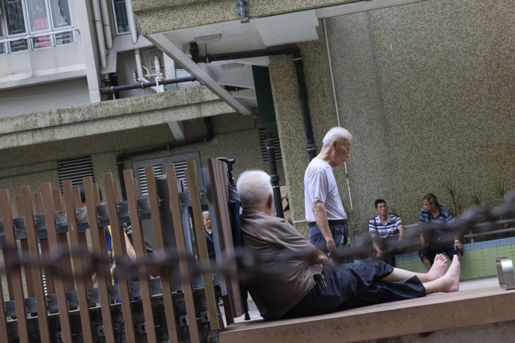 More than 188,000 people aged 65 and above live alone in Hong Kong while more than 390,000 older residents live with their spouse only. Photo: Jelly Tse