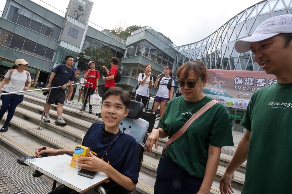 Chen Tsz-kin (left) with his mother Michelle Li. Photo: Jonathan Wong
