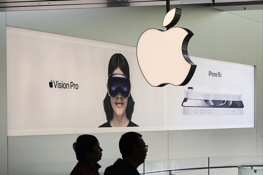 Customers visit an Apple Store at a shopping mall in Beijing, April 10, 2025. Photo: AP