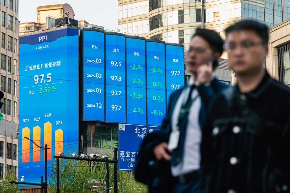 People pass through Shanghai. Photo: EPA-EFE