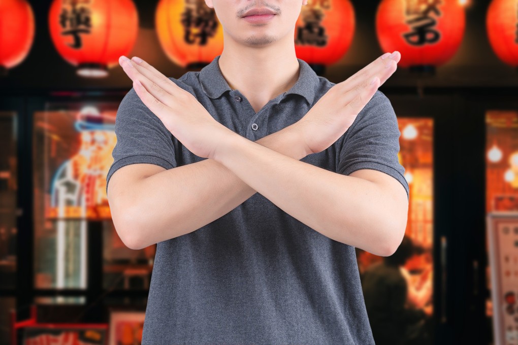 A restaurant in Japan has sparked outrage by posting a notice on its front door which bans “rude” Chinese customers. Photo: SCMP composite/Shutterstock