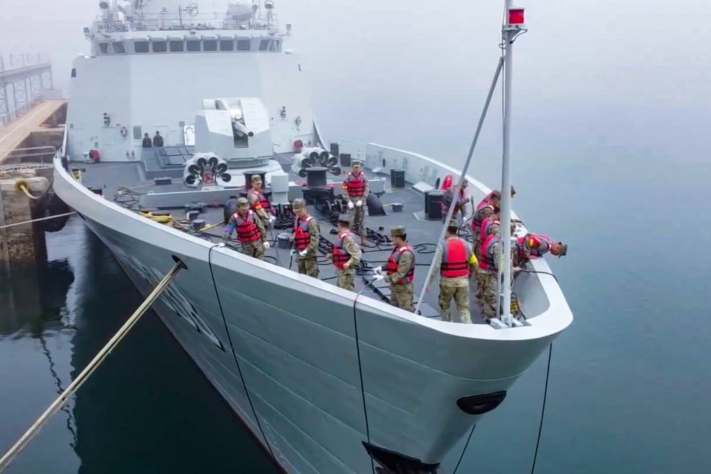 A PLA Navy emergency support team takes part in the degaussing simulation on board the guided-missile frigate Yantai. Photo: CCTV